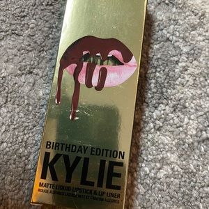 Kylie Birthday Edition Lip Kit “Leo”